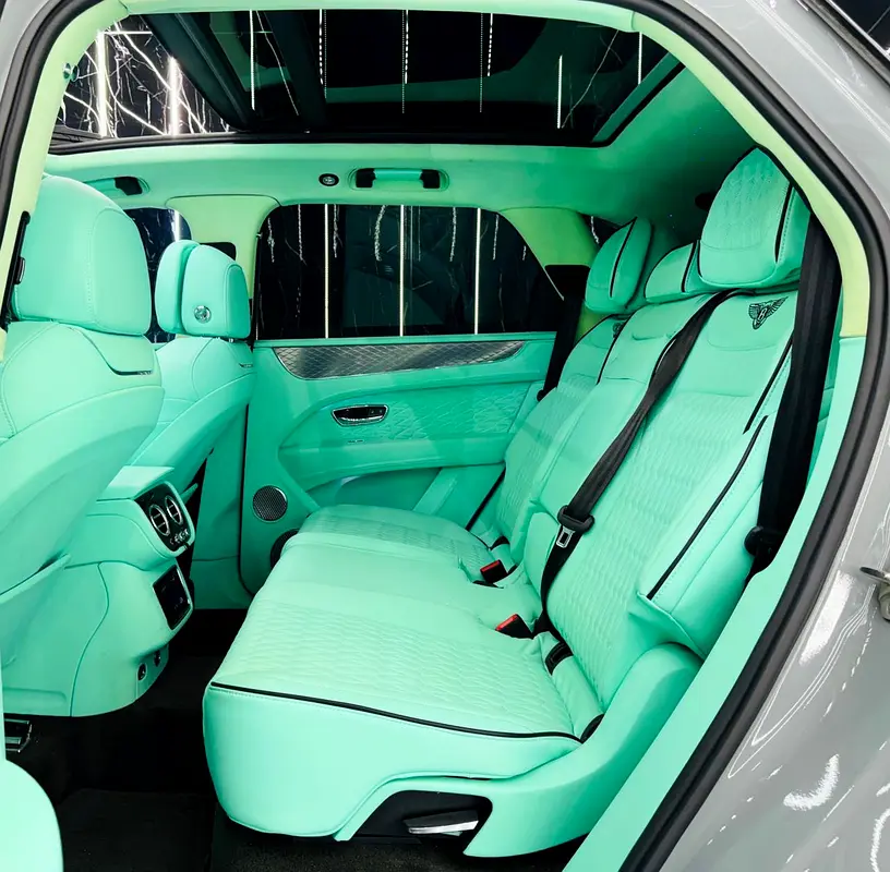 Bentley Bentayga V8 | First Edition | Rare Interior | GCC  | Original Paint - Image 19
