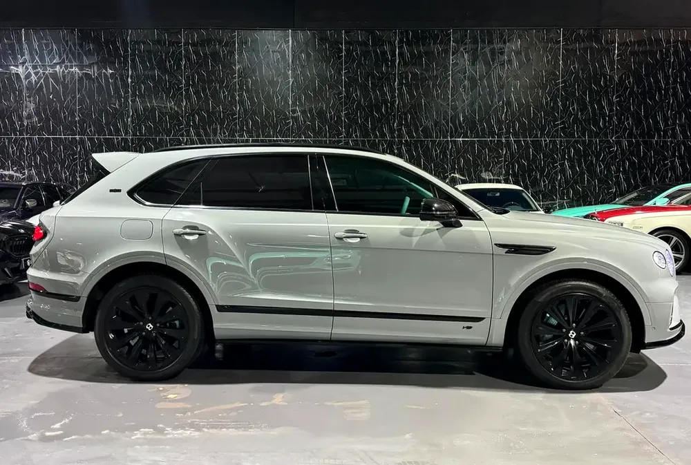 Bentley Bentayga V8 | First Edition | Rare Interior | GCC  | Original Paint - Image 6