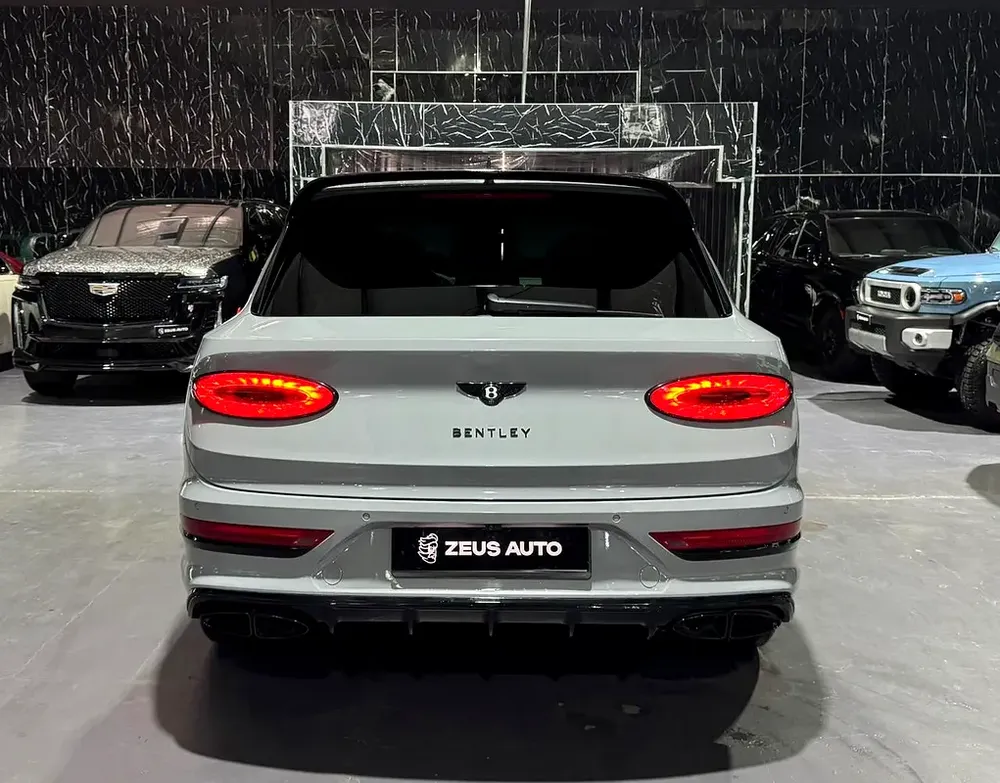 Bentley Bentayga V8 | First Edition | Rare Interior | GCC  | Original Paint - Image 8