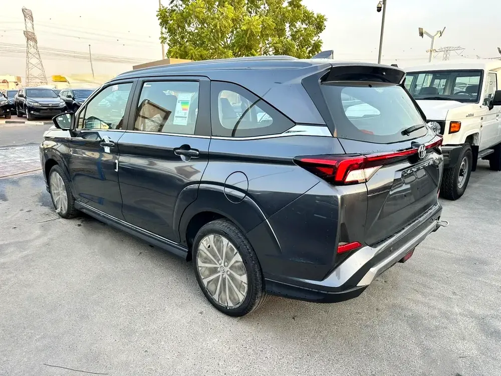 TOYOTA VELOZ  1.5L GCC 2025 GRAY PETROL (EXPORT ONLY) - Image 4