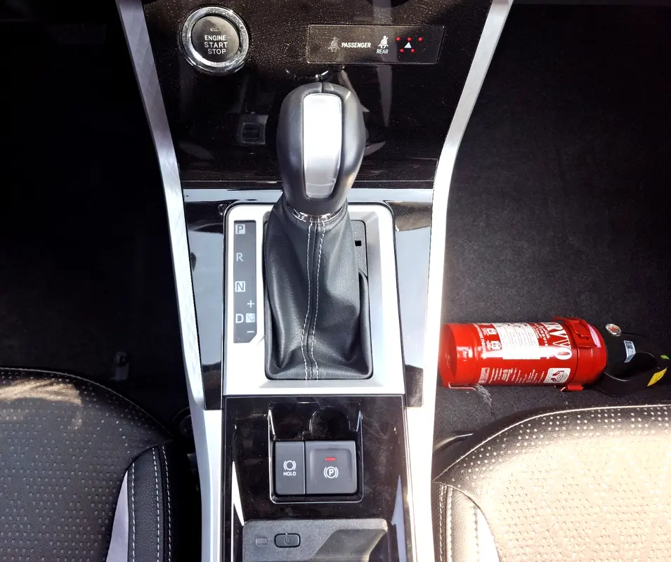 TOYOTA VELOZ  1.5L GCC 2025 GRAY PETROL (EXPORT ONLY) - Image 6
