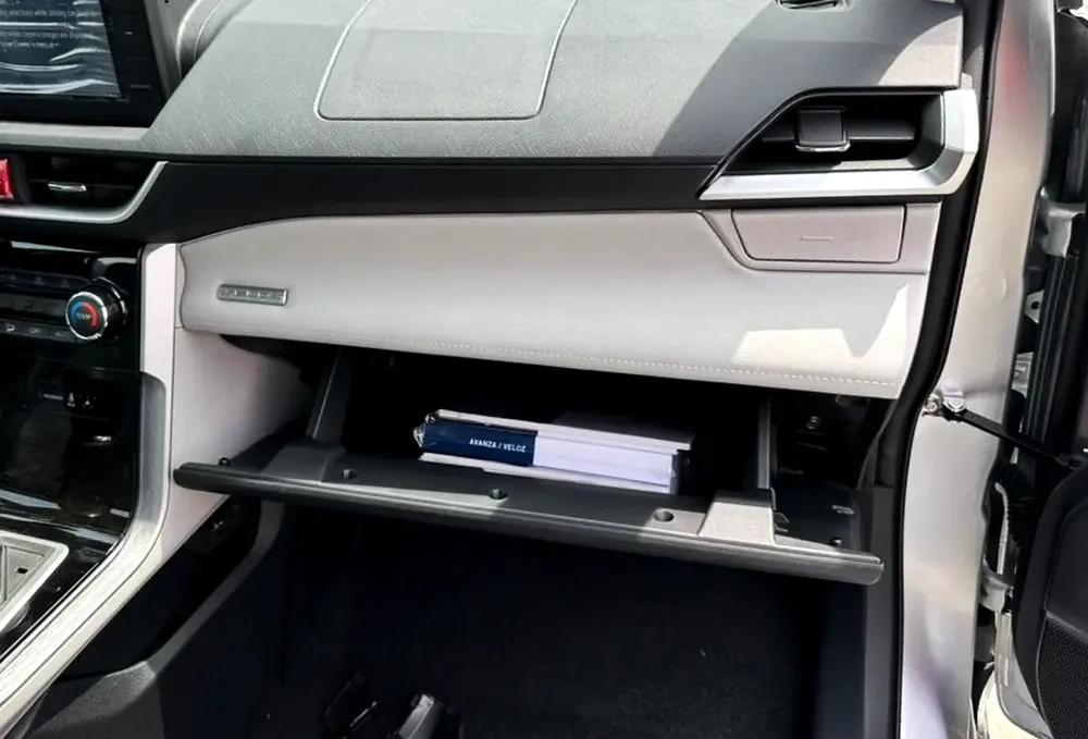 TOYOTA VELOZ  1.5L GCC 2025 GRAY PETROL (EXPORT ONLY) - Image 9
