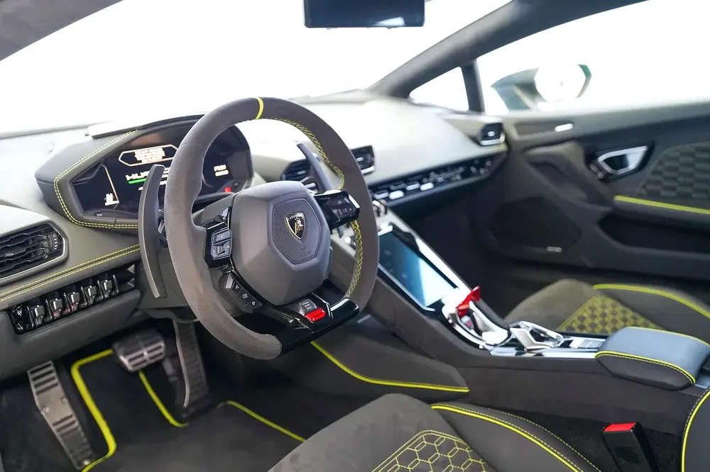 HURACAN STERRATO | ALCANTARA SEATS | WARRANTY AVAILABLE - Image 10