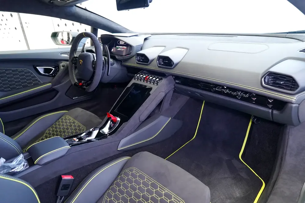 HURACAN STERRATO | ALCANTARA SEATS | WARRANTY AVAILABLE - Image 13