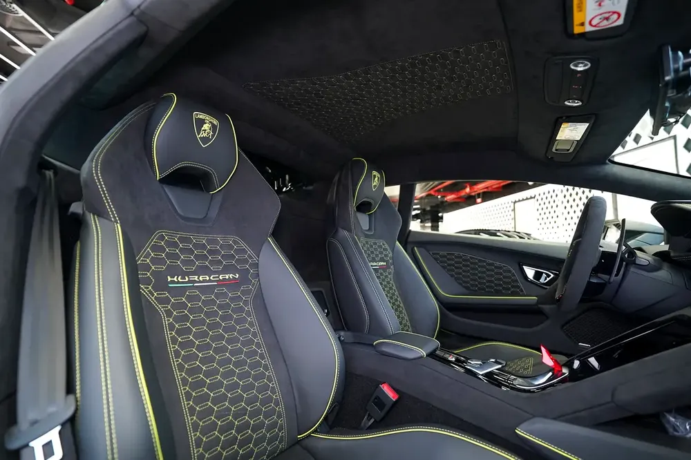 HURACAN STERRATO | ALCANTARA SEATS | WARRANTY AVAILABLE - Image 16