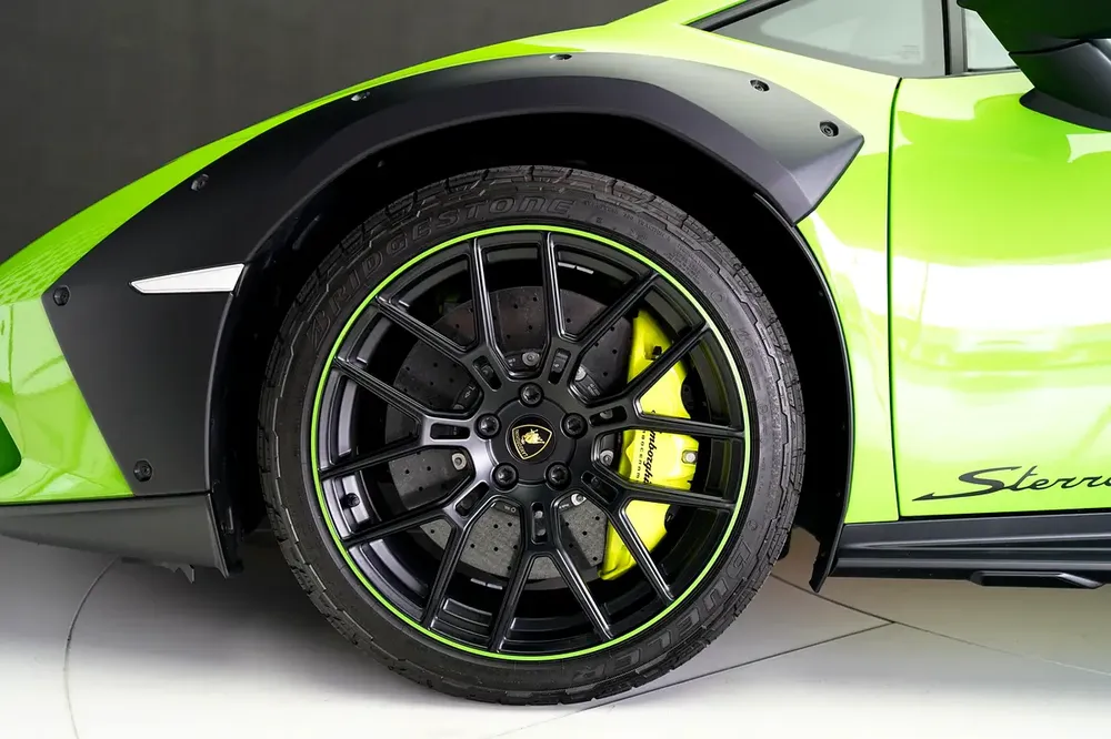 HURACAN STERRATO | ALCANTARA SEATS | WARRANTY AVAILABLE - Image 6