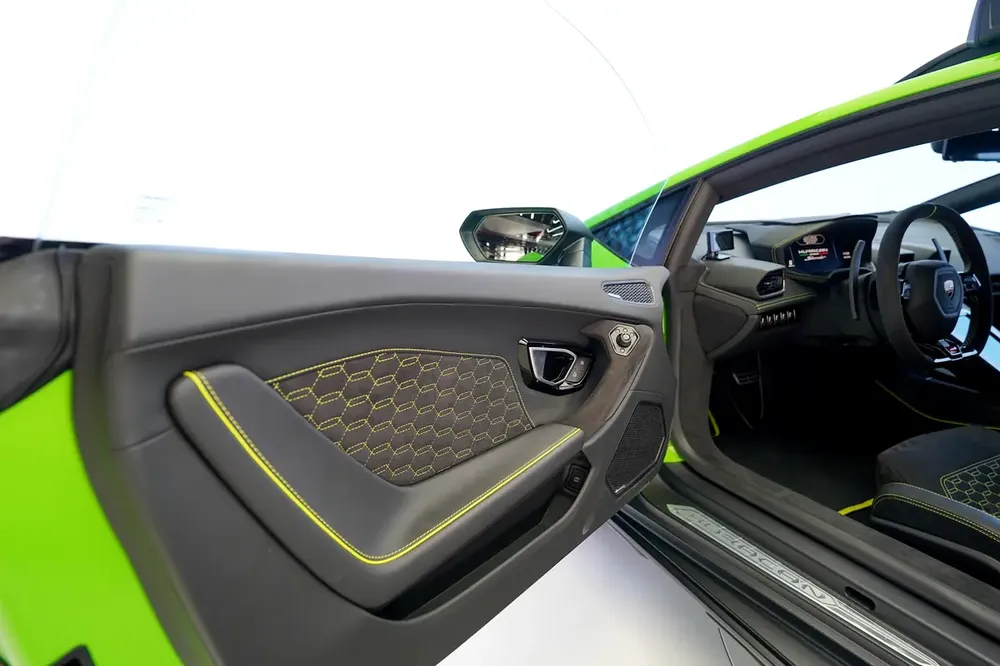 HURACAN STERRATO | ALCANTARA SEATS | WARRANTY AVAILABLE - Image 9