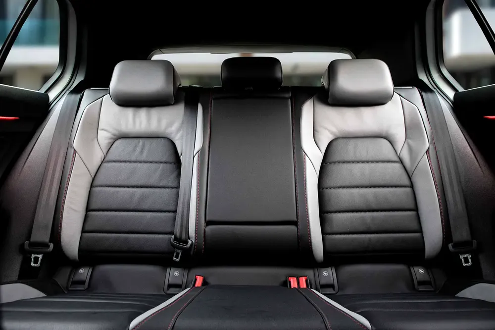 2,174 P.M | Golf GTI P2 | 0% Downpayment | GTI - TOP | FULL VOLKSWAGEN HISTORY! - Image 12