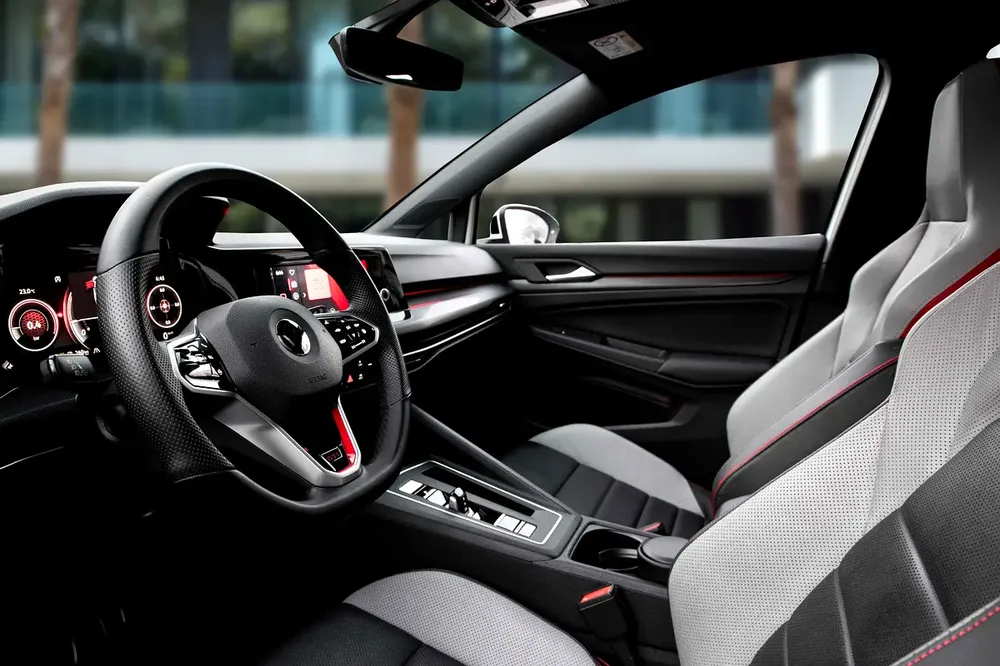 2,174 P.M | Golf GTI P2 | 0% Downpayment | GTI - TOP | FULL VOLKSWAGEN HISTORY! - Image 9
