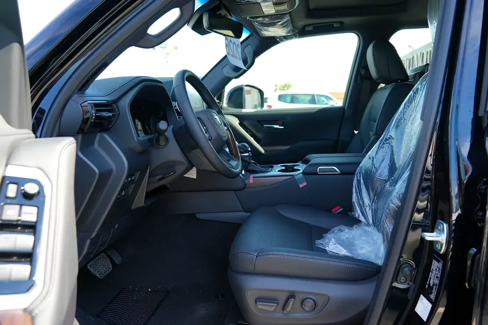 Toyota Land Cruiser GXR 4.0 Full Option Radar 2026 - Image 12
