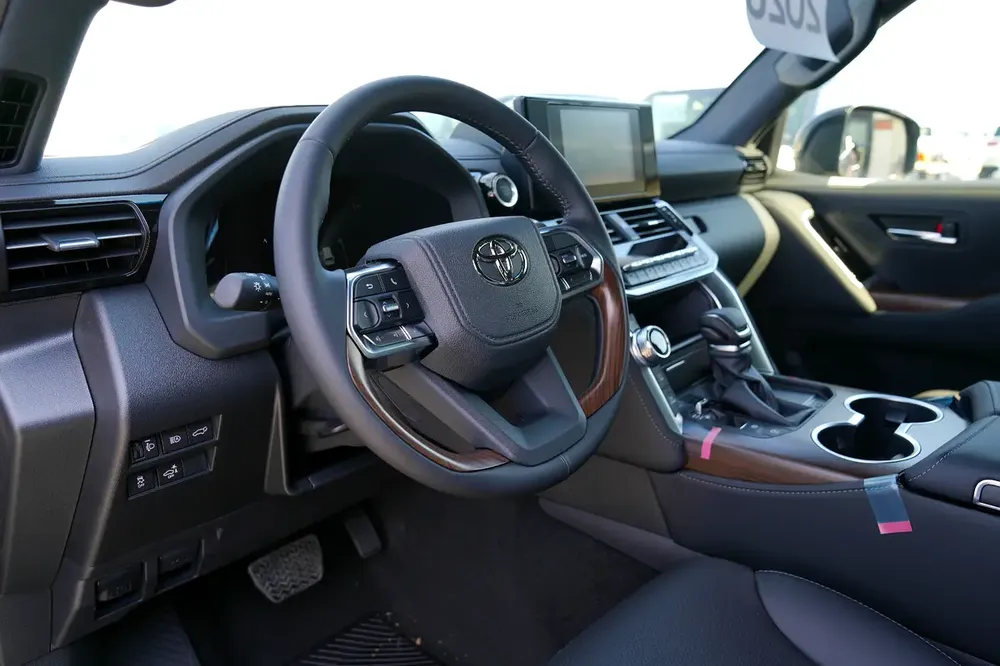 Toyota Land Cruiser GXR 4.0 Full Option Radar 2026 - Image 13