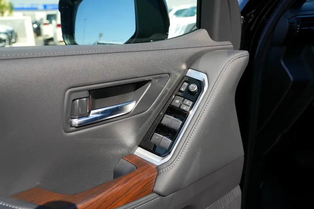 Toyota Land Cruiser GXR 4.0 Full Option Radar 2026 - Image 14