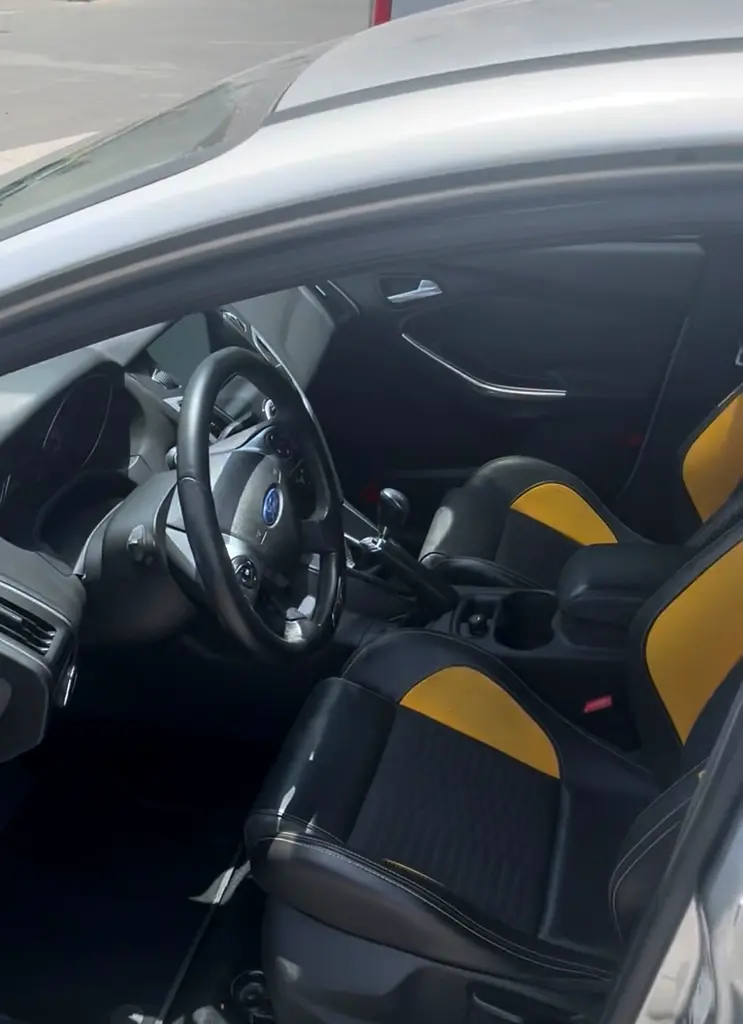 Ford Focus ST 2014 | GCC Specs | Manual Transmission - Image 4