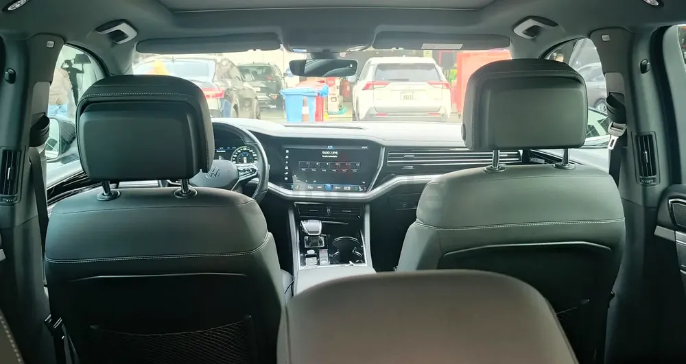2022 Volkswagen Touareg Atmosphere | GCC Specs | Low Mileage - Image 11