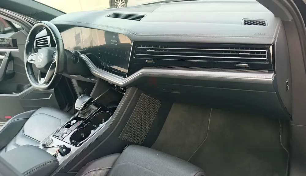 2022 Volkswagen Touareg Atmosphere | GCC Specs | Low Mileage - Image 8