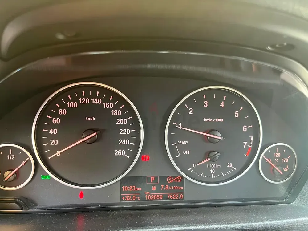 BMW 318i 2018 GCC | Full AGMC History | Original Paint | New Tyres  Brakes | 102k km - Image 11