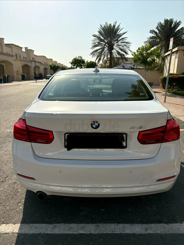 BMW 318i 2018 GCC | Full AGMC History | Original Paint | New Tyres  Brakes | 102k km - Image 4