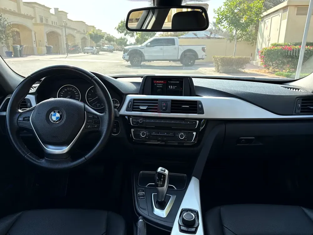 BMW 318i 2018 GCC | Full AGMC History | Original Paint | New Tyres  Brakes | 102k km - Image 8
