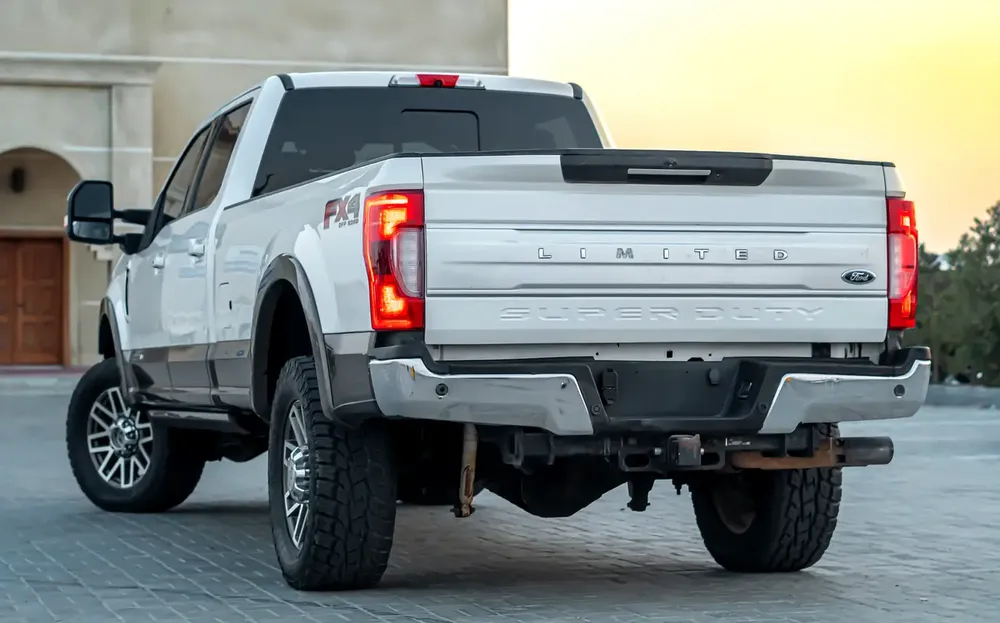 2017 Ford F-350 SUPER DUTY American Specs - Ready to Work! - Image 4