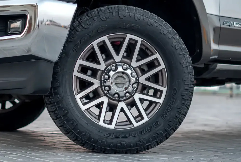 2017 Ford F-350 SUPER DUTY American Specs - Ready to Work! - Image 6