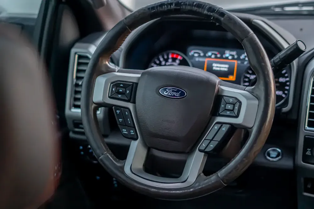 2017 Ford F-350 SUPER DUTY American Specs - Ready to Work! - Image 9