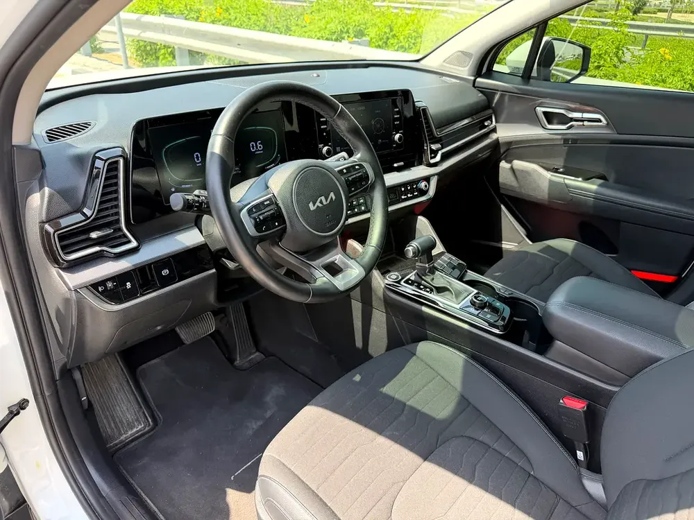 2023 KIA SPORTAGE I GCC I WARRANTY AND SERVICE CONTRACT FROM KIA I ONE OWNER I CLEAN CAR - Image 11