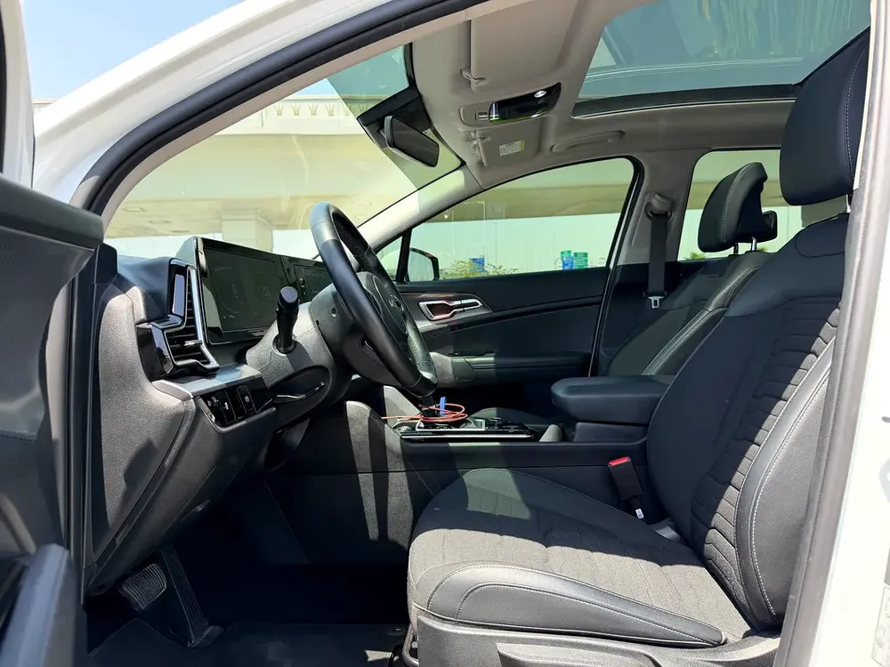 2023 KIA SPORTAGE I GCC I WARRANTY AND SERVICE CONTRACT FROM KIA I ONE OWNER I CLEAN CAR - Image 12