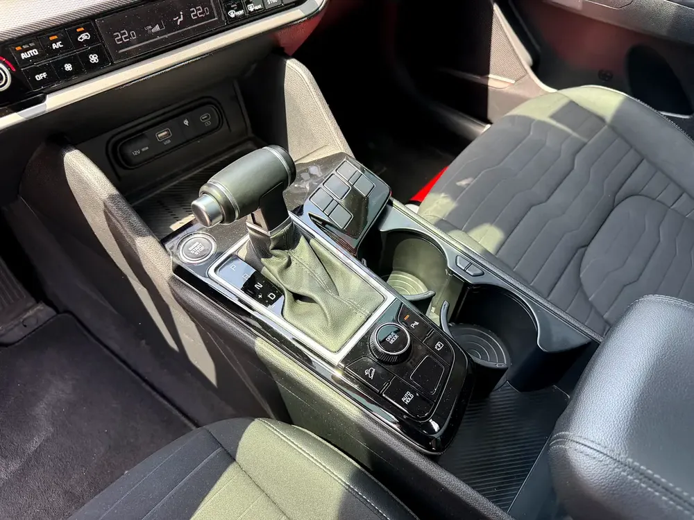 2023 KIA SPORTAGE I GCC I WARRANTY AND SERVICE CONTRACT FROM KIA I ONE OWNER I CLEAN CAR - Image 14