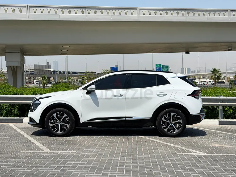 2023 KIA SPORTAGE I GCC I WARRANTY AND SERVICE CONTRACT FROM KIA I ONE OWNER I CLEAN CAR - Image 4