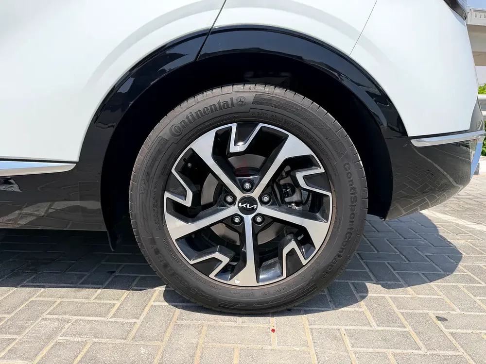 2023 KIA SPORTAGE I GCC I WARRANTY AND SERVICE CONTRACT FROM KIA I ONE OWNER I CLEAN CAR - Image 9