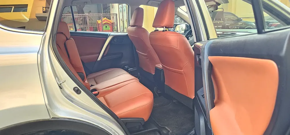 Well Maintained Toyota Rav 4 EX 2015 | GCC Specs - Image 8