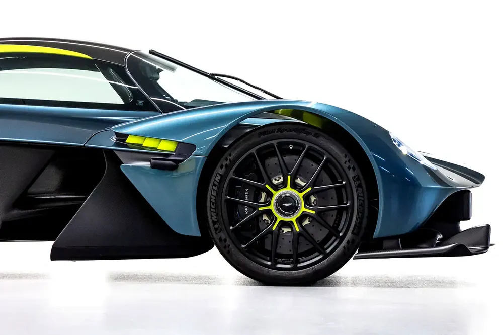 Aston Martin Valkyrie - Image 9