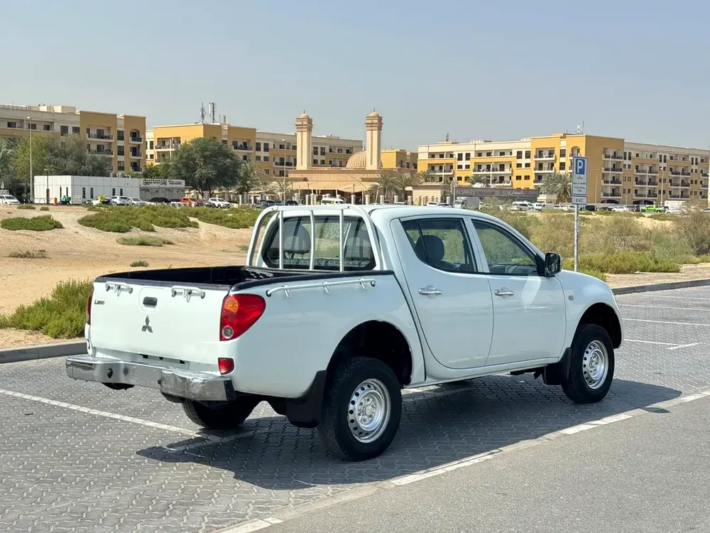 Mitsubishi L200 // Diesel Engine // 4 WD drive // Gcc space // power window // Good conditions - Image 10