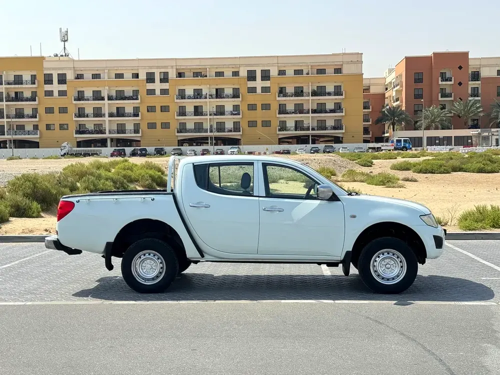 Mitsubishi L200 // Diesel Engine // 4 WD drive // Gcc space // power window // Good conditions - Image 11