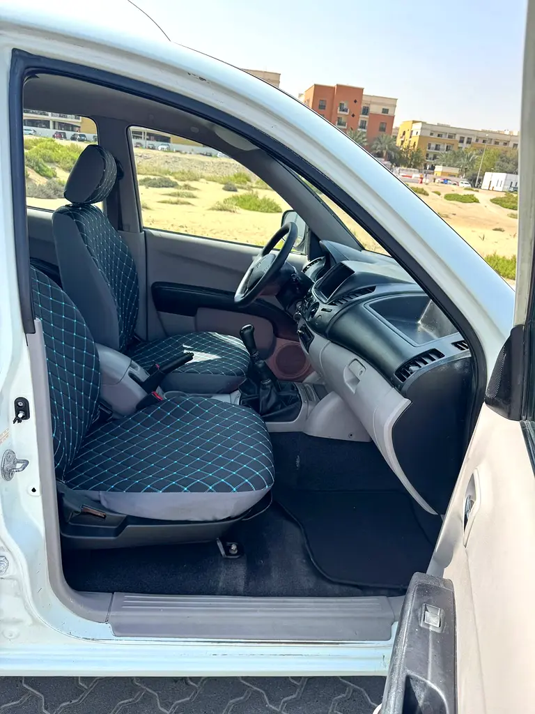 Mitsubishi L200 // Diesel Engine // 4 WD drive // Gcc space // power window // Good conditions - Image 5