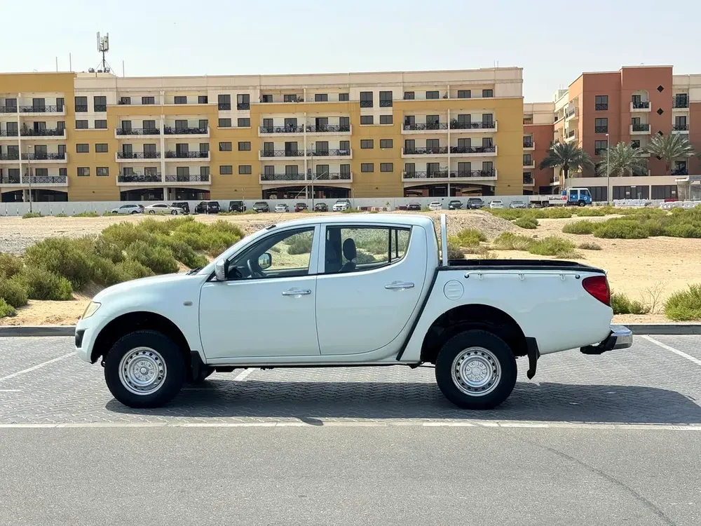 Mitsubishi L200 // Diesel Engine // 4 WD drive // Gcc space // power window // Good conditions - Image 8
