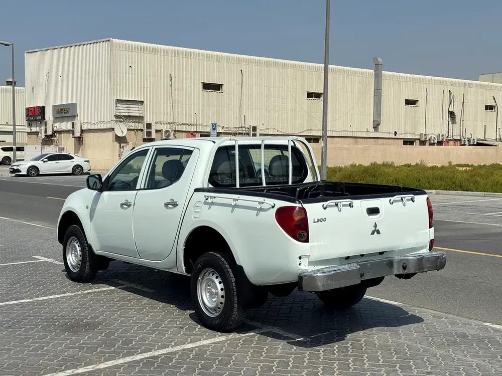 Mitsubishi L200 // Diesel Engine // 4 WD drive // Gcc space // power window // Good conditions - Image 9