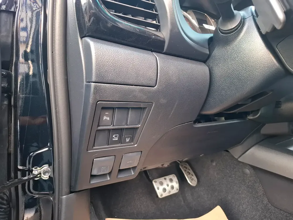 Toyota Hilux GR 4.0L 2026 AT Black Petrol Oman Spec with Compressor (Export Only) - Image 8