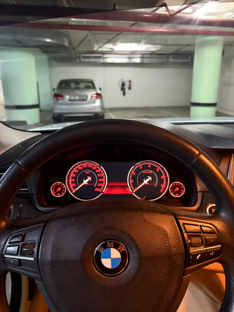 BMW 5-Series 2014 520i GCC Specs - Image 4