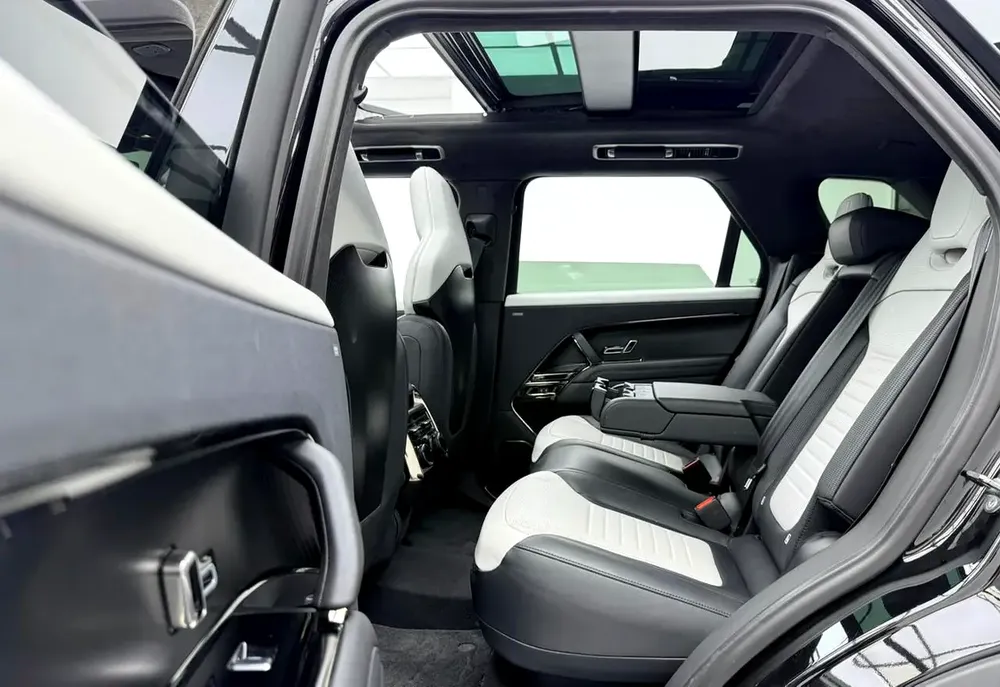 2025 Range Rover Sport SV 1st Edition, Warranty, Full RR Service History, Excellent Condition, Euro - Image 17