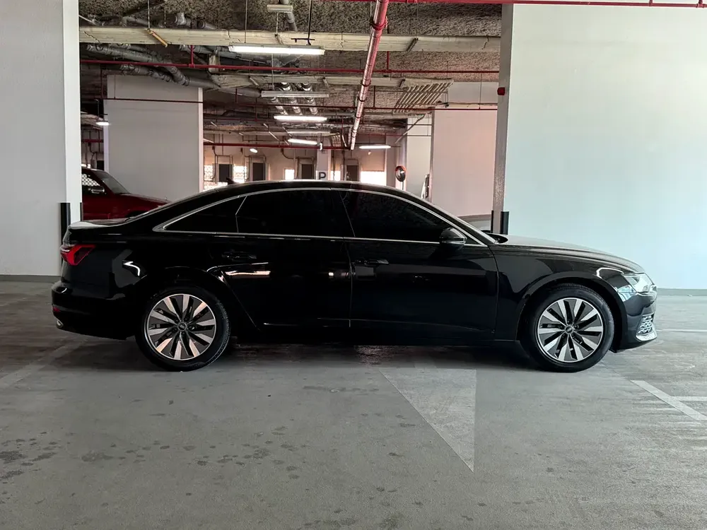 AUDI A6 2022 GCC perfect condition - Image 5