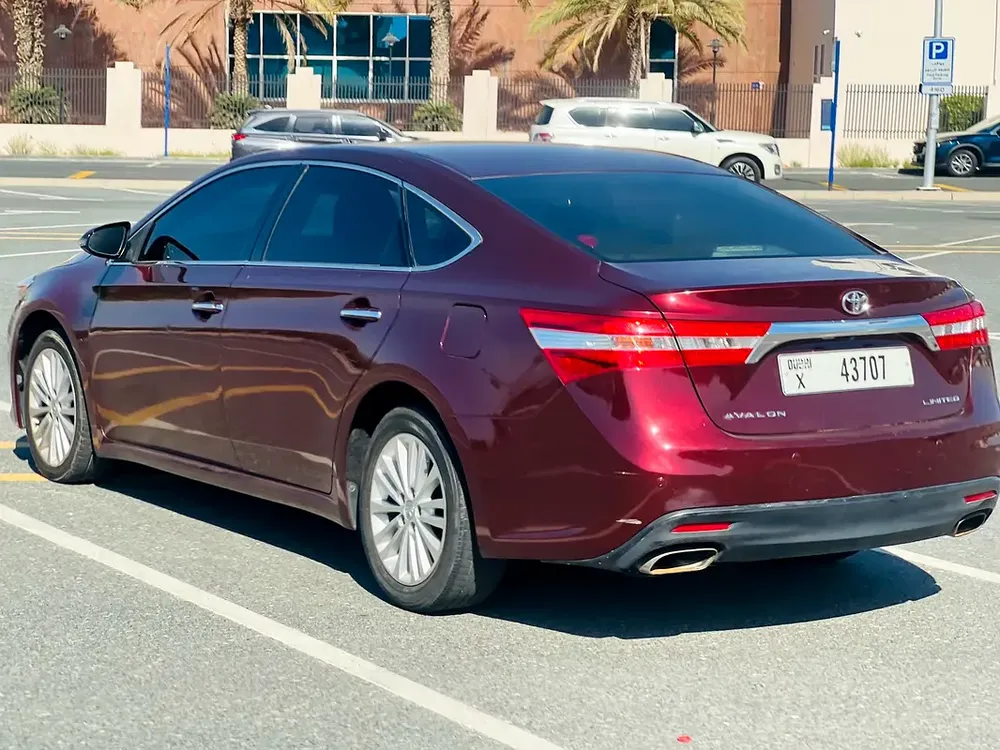 Toyota Avalon Limited 2014 | GCC Specs | Well Maintained - Image 4