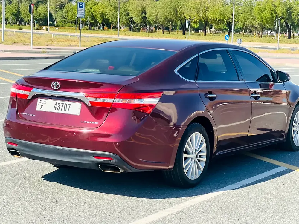 Toyota Avalon Limited 2014 | GCC Specs | Well Maintained - Image 6