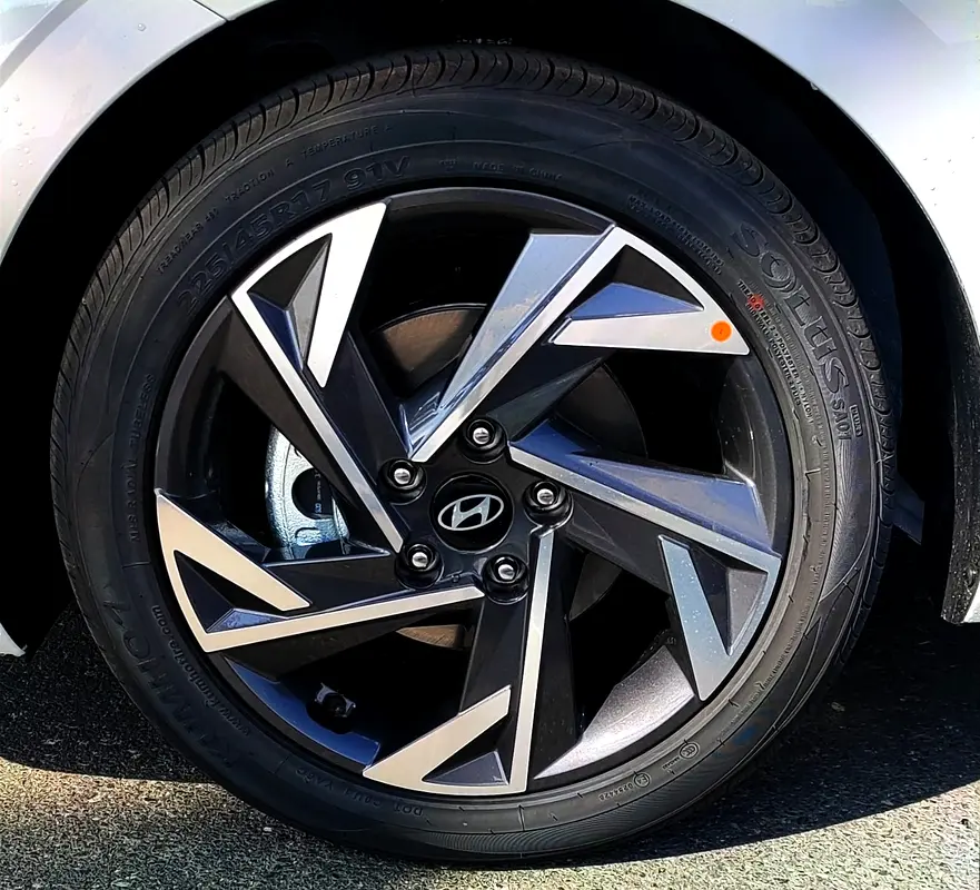 Hyundai Elantra 1.5L Full Option 2025 Model Brand New - Image 16