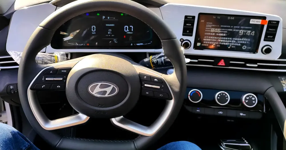 Hyundai Elantra 1.5L Full Option 2025 Model Brand New - Image 7