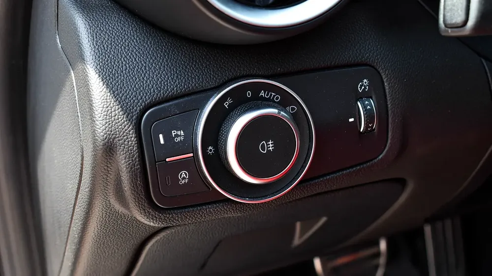 0% DP | AED 2,112/Month | As New! | Alfa Romeo | Giulia Veloce | 2023 | Gargash Warranty and Service - Image 15