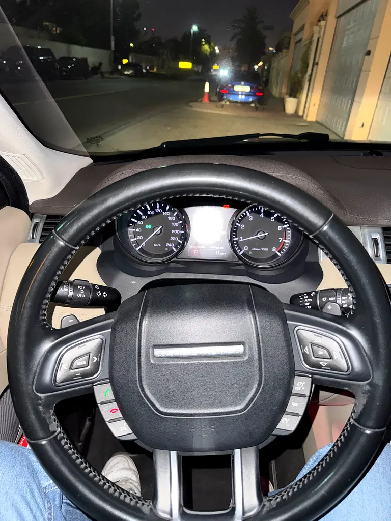 Land Rover Range Rover Evoque PURE 2015 GCC Specs - Image 6
