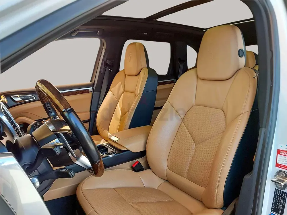 AED 2781/month | 2016 Porsche Cayenne  | GCC Specs | Ref#471935 - Image 11