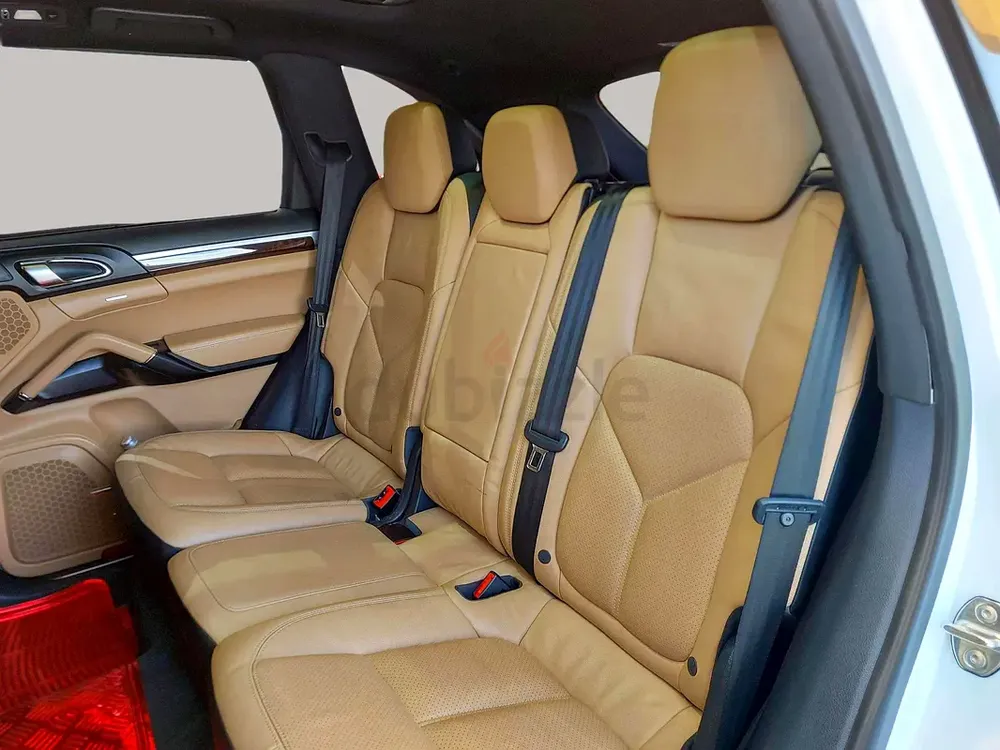 AED 2781/month | 2016 Porsche Cayenne  | GCC Specs | Ref#471935 - Image 12