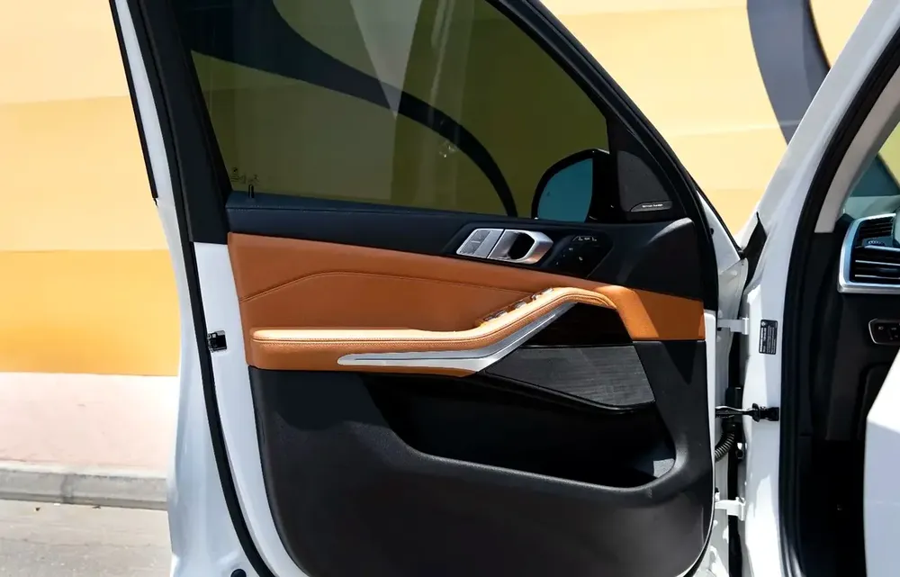 BMW X7 40 2020 - Image 10